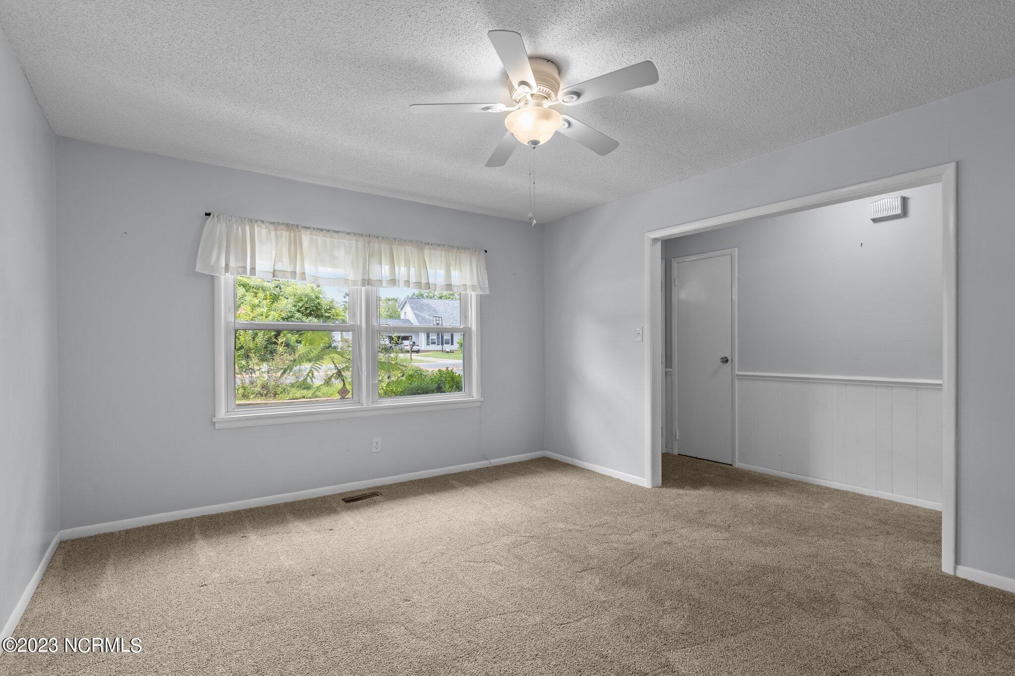 4303 Country Club Road Morehead City, NC 28557 - Photo 4 of 46