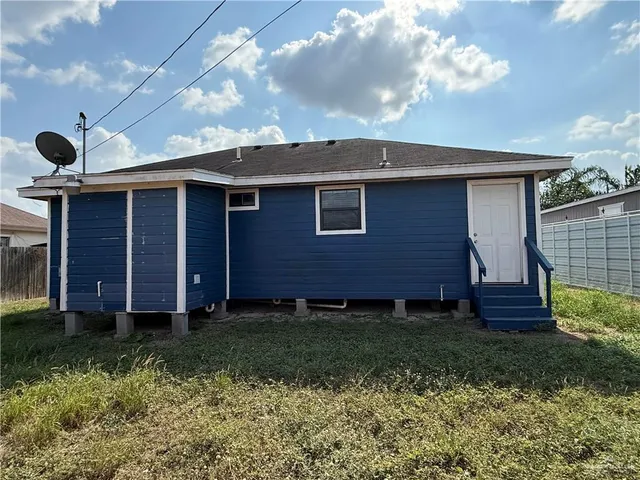 a view of a backyard of the house
