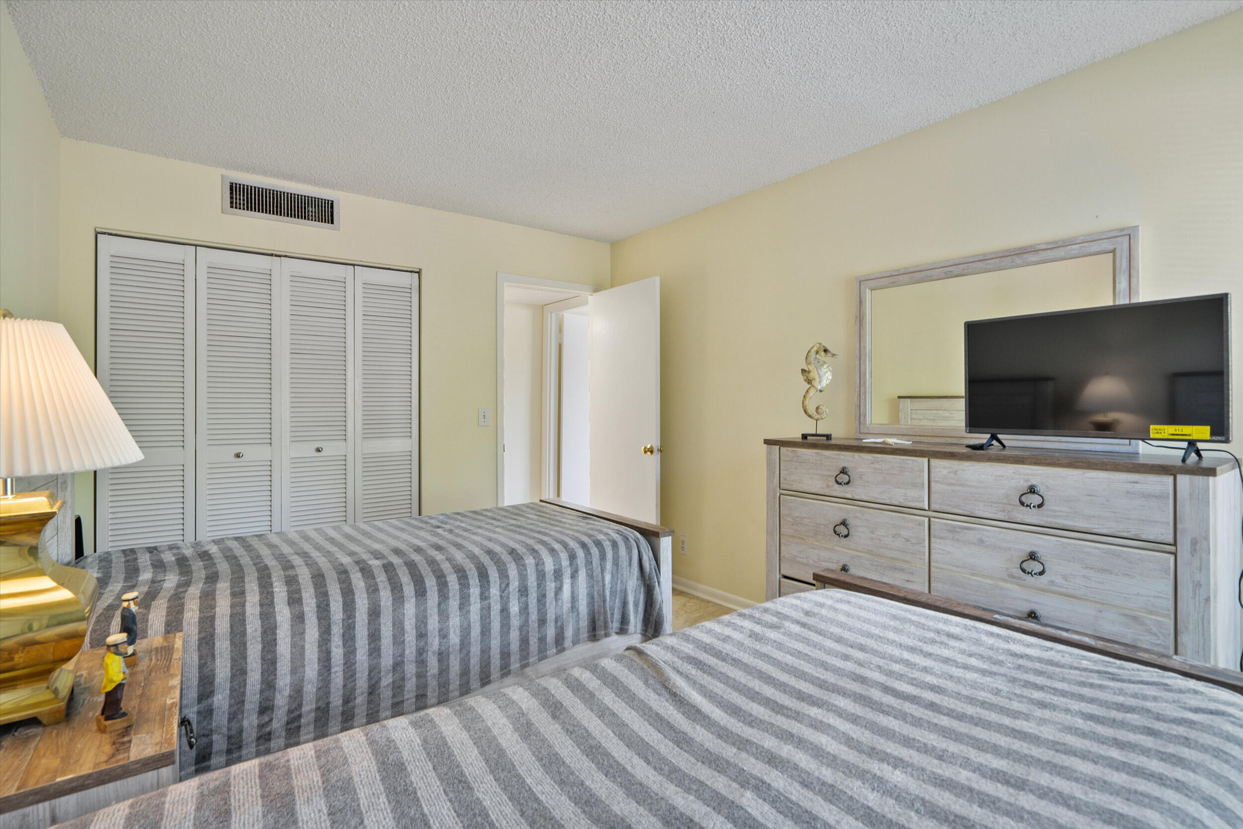 150 Pineview Road, Unit K3 Jupiter, FL 33469 - Photo 13 of 20 Guest Bedroom