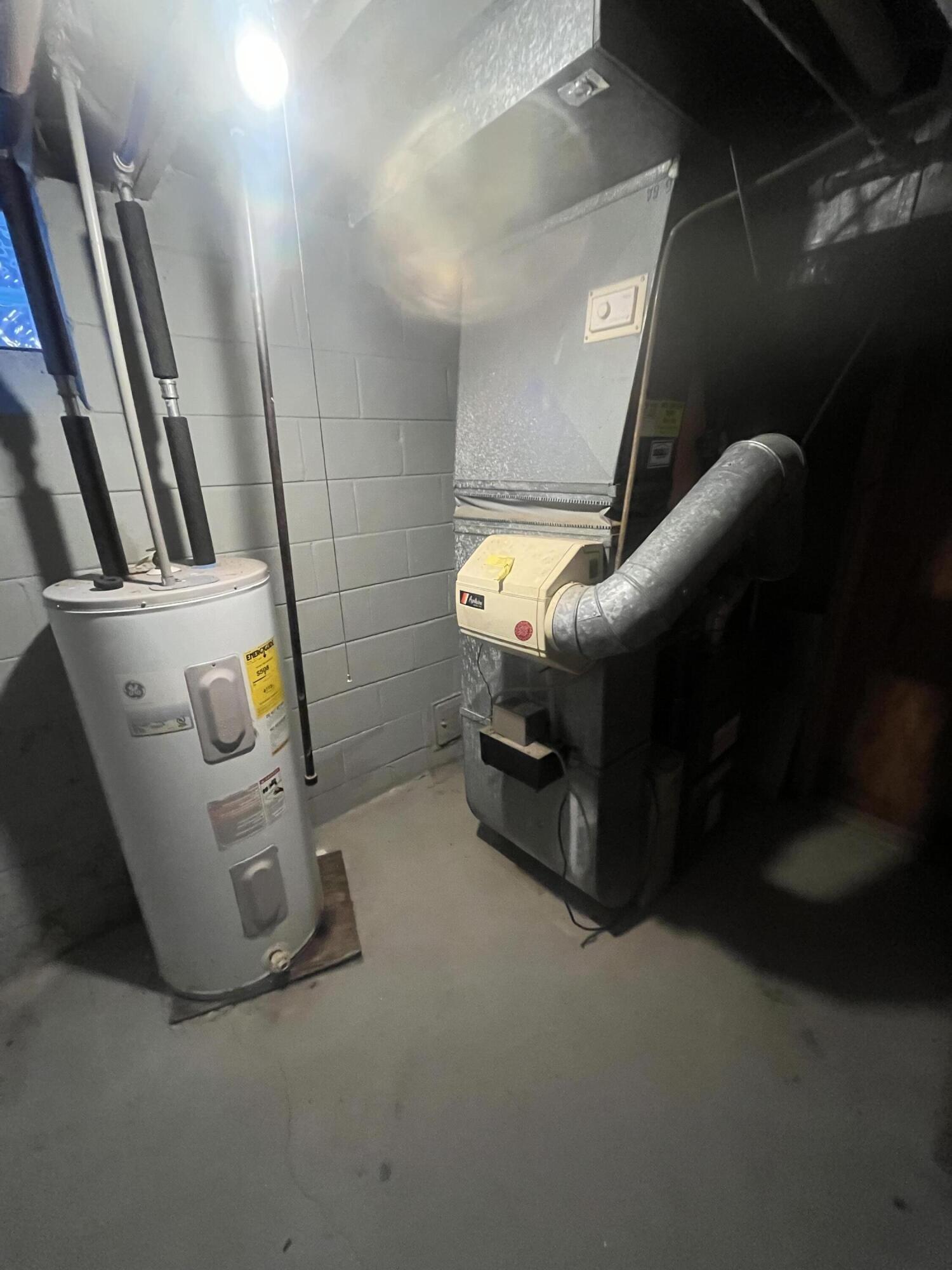 9259 Cheyenne Street Detroit, MI 48228 - Photo 6 of 6 IMG_6034