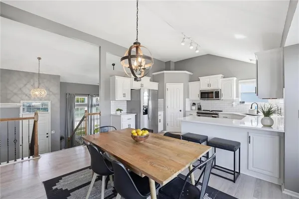 $435,000 | 3805 Northwest Old Stagecoach Road, Kansas City, MO 64154
