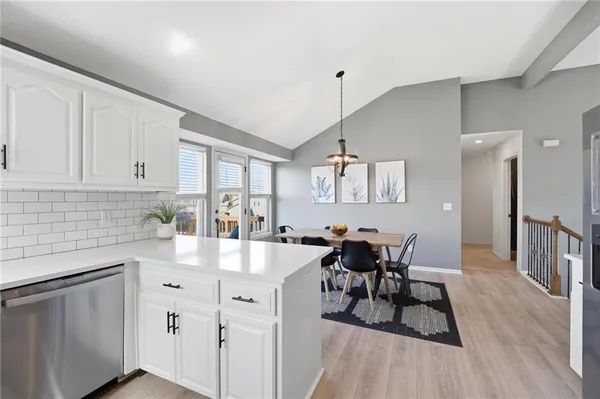 $435,000 | 3805 Northwest Old Stagecoach Road, Kansas City, MO 64154