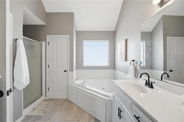 $435,000 | 3805 Northwest Old Stagecoach Road, Kansas City, MO 64154