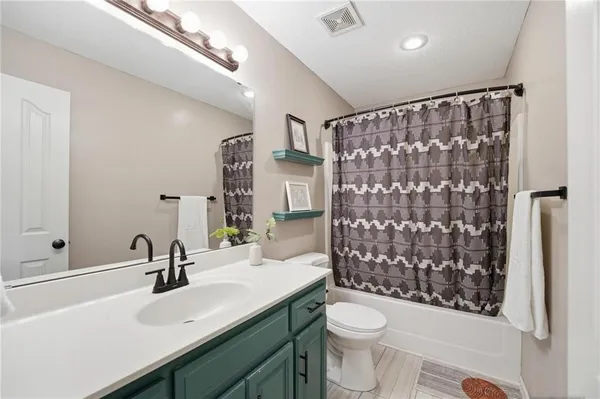 $435,000 | 3805 Northwest Old Stagecoach Road, Kansas City, MO 64154