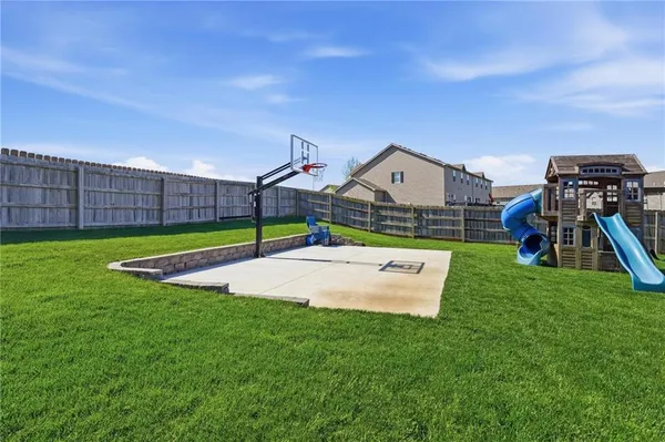$435,000 | 3805 Northwest Old Stagecoach Road, Kansas City, MO 64154