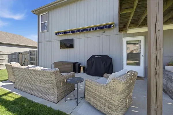 $435,000 | 3805 Northwest Old Stagecoach Road, Kansas City, MO 64154