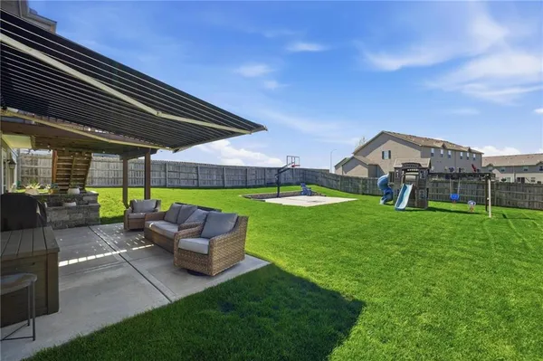 $435,000 | 3805 Northwest Old Stagecoach Road, Kansas City, MO 64154