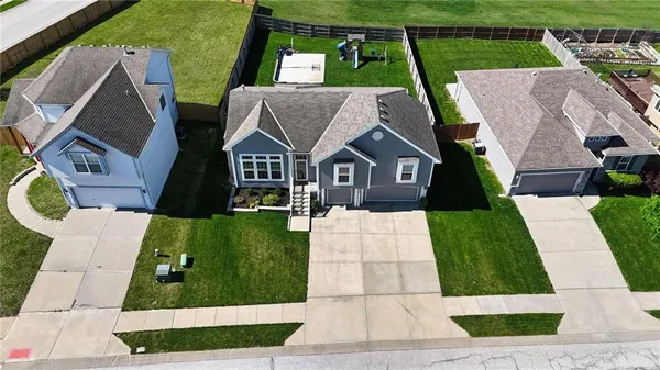 $435,000 | 3805 Northwest Old Stagecoach Road, Kansas City, MO 64154
