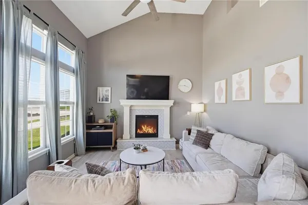 $435,000 | 3805 Northwest Old Stagecoach Road, Kansas City, MO 64154