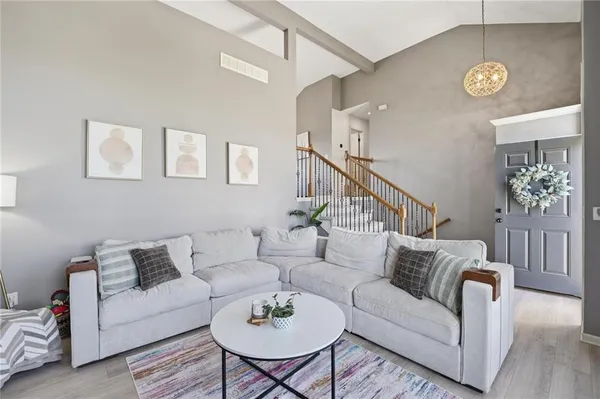 $435,000 | 3805 Northwest Old Stagecoach Road, Kansas City, MO 64154