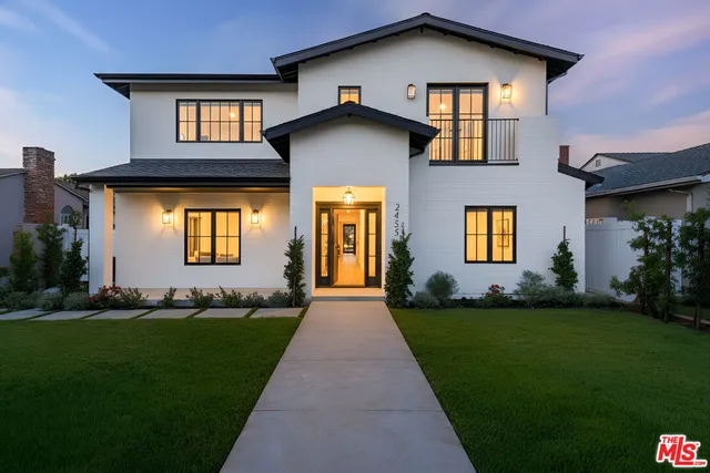 $4,899,000 | 2455 23rd Street, Santa Monica, CA 90405