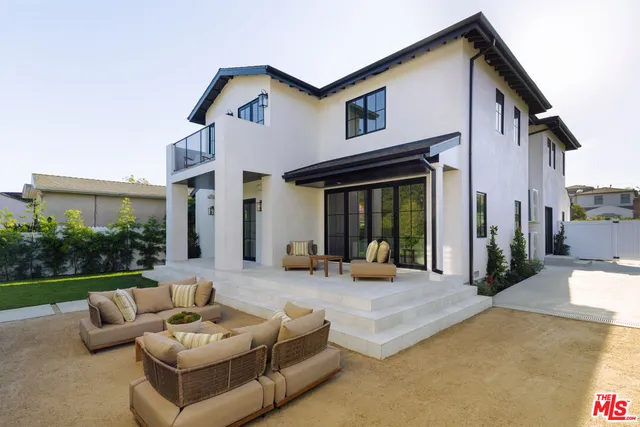 $4,899,000 | 2455 23rd Street, Santa Monica, CA 90405