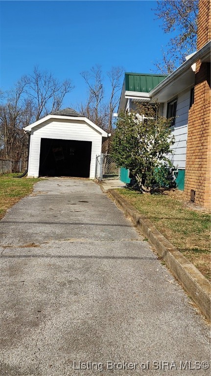 804 Smith Street Salem, IN 47167 - Photo 6 of 45