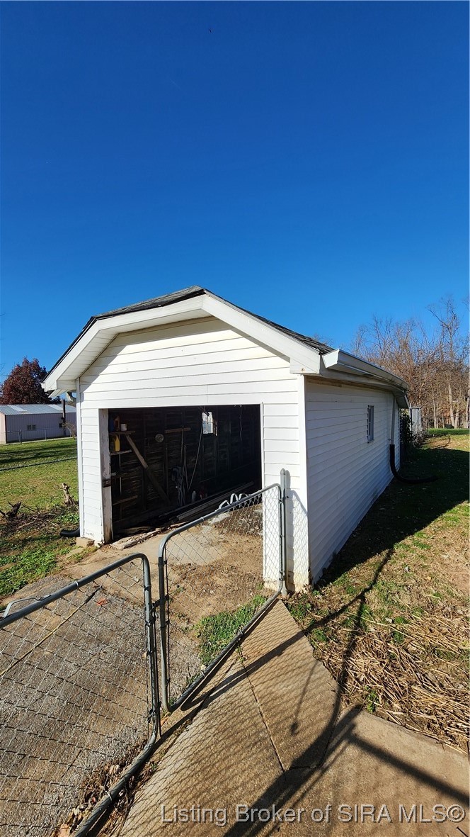 804 Smith Street Salem, IN 47167 - Photo 7 of 45