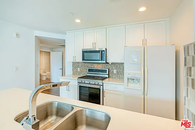 $709,000 | 1101 South Harvard Boulevard, Unit 303, Los Angeles, CA 90006