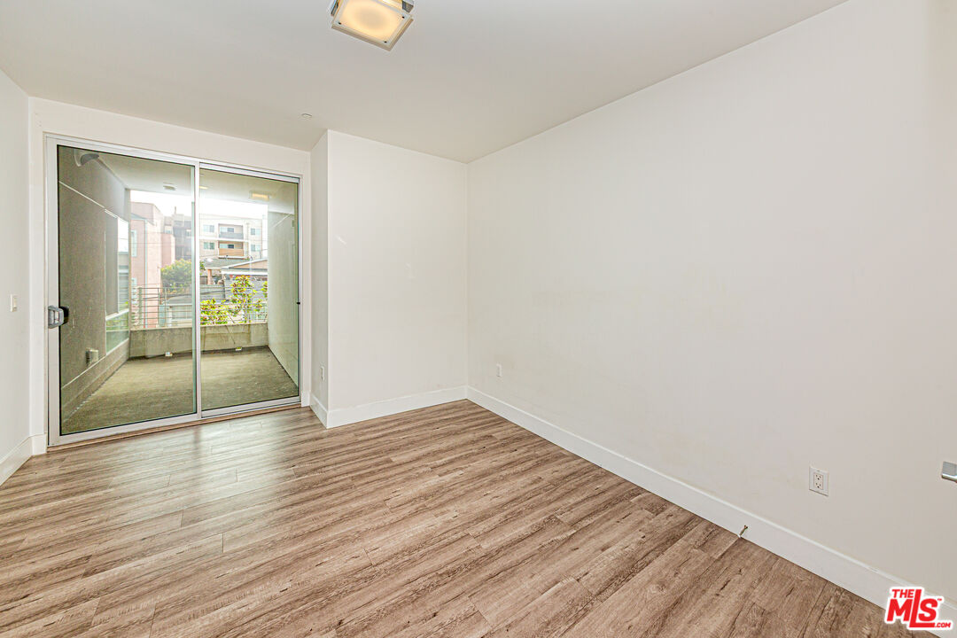 1101 South Harvard Boulevard, Unit 303 Los Angeles, CA 90006 - Photo 19 of 44 a view of an empty room and glass door