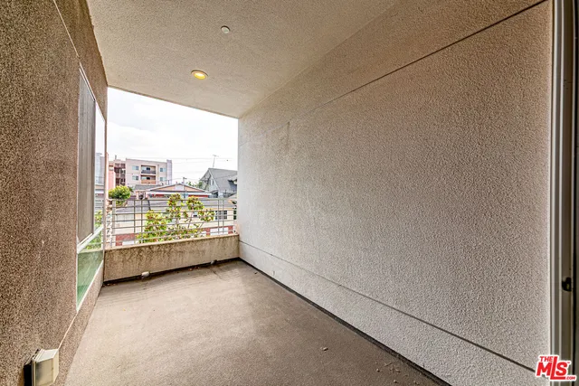 $709,000 | 1101 South Harvard Boulevard, Unit 303, Los Angeles, CA 90006