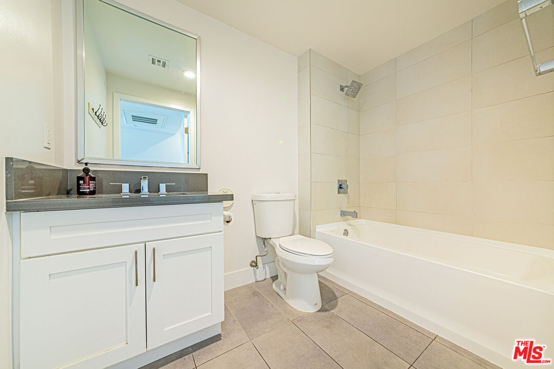 1101 South Harvard Boulevard, Unit 303 Los Angeles, CA 90006 - Photo 22 of 44 a bathroom with a toilet a sink and bathtub