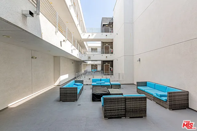 $709,000 | 1101 South Harvard Boulevard, Unit 303, Los Angeles, CA 90006