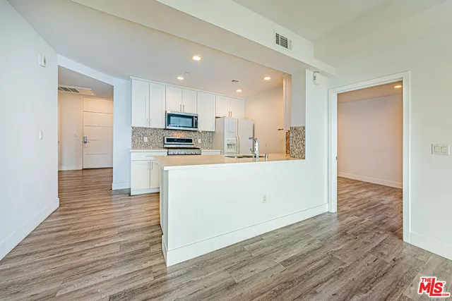 $709,000 | 1101 South Harvard Boulevard, Unit 303, Los Angeles, CA 90006