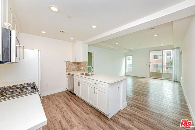 $709,000 | 1101 South Harvard Boulevard, Unit 303, Los Angeles, CA 90006