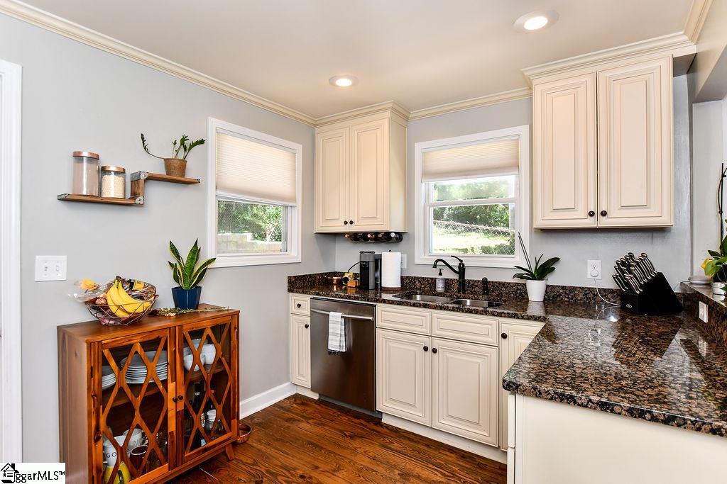35 Lowndes Hill Road Greenville, SC 29607 - Photo 14 of 33