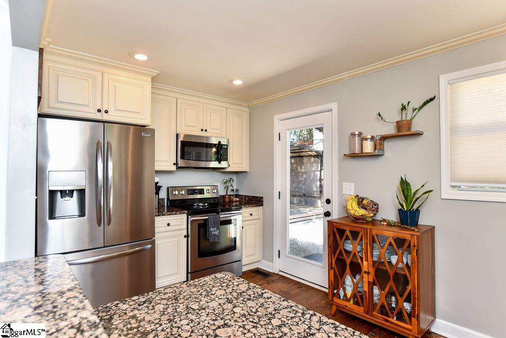 35 Lowndes Hill Road Greenville, SC 29607 - Photo 15 of 33