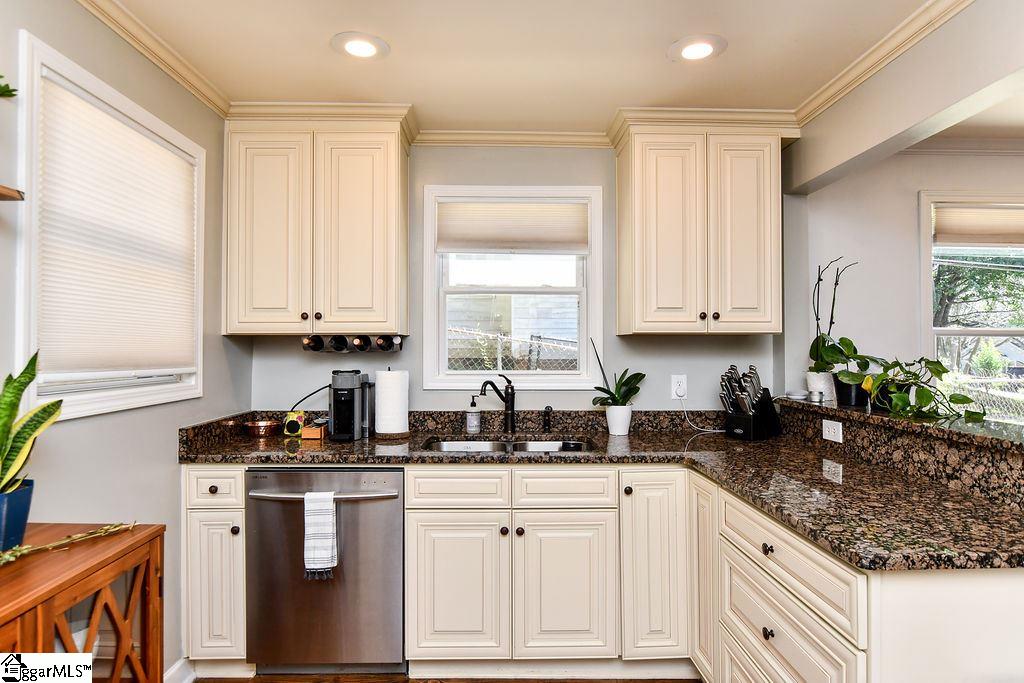 35 Lowndes Hill Road Greenville, SC 29607 - Photo 16 of 33