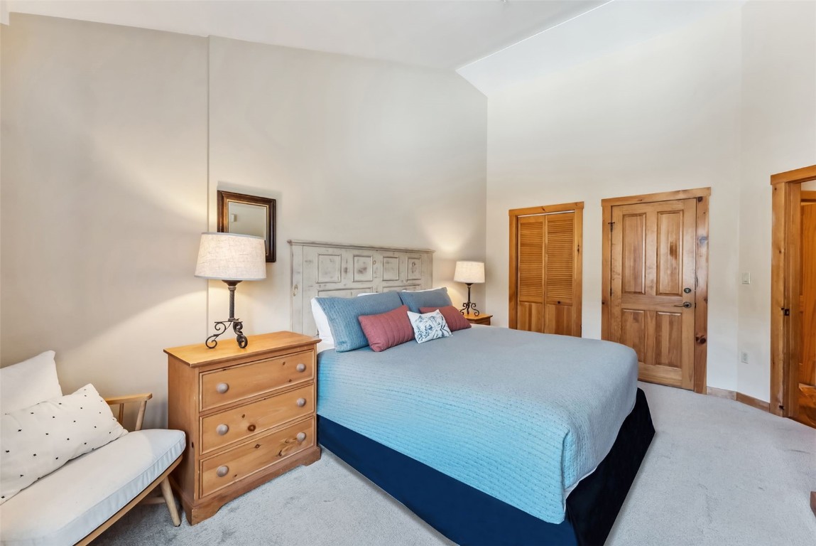 150 Dercum Square, Unit 8530 Keystone, CO 80435 - Photo 13 of 35 a bedroom with a bed and lamp