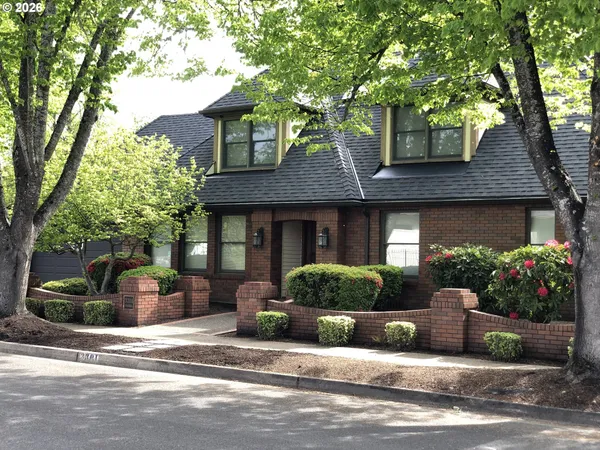 $769,000 | 3301 Bardell Avenue, Eugene, OR 97401