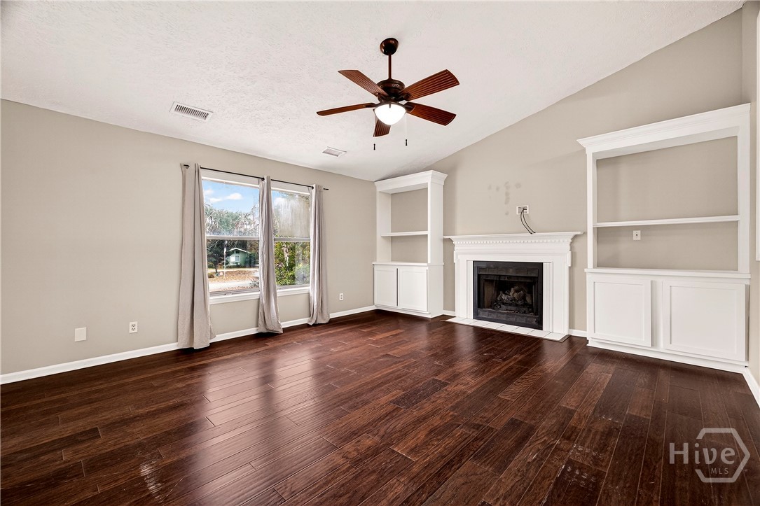 314 Mill Run Road Richmond Hill, GA 31324 - Photo 11 of 72 Living Room