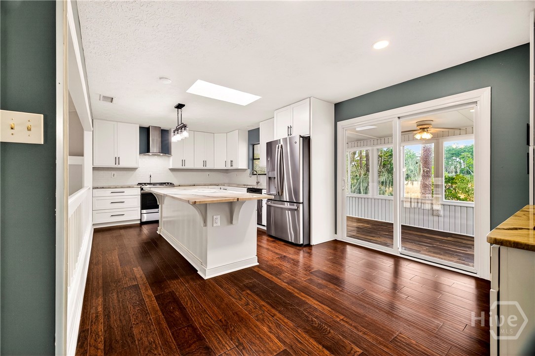 314 Mill Run Road Richmond Hill, GA 31324 - Photo 14 of 72 Updated Kitchen