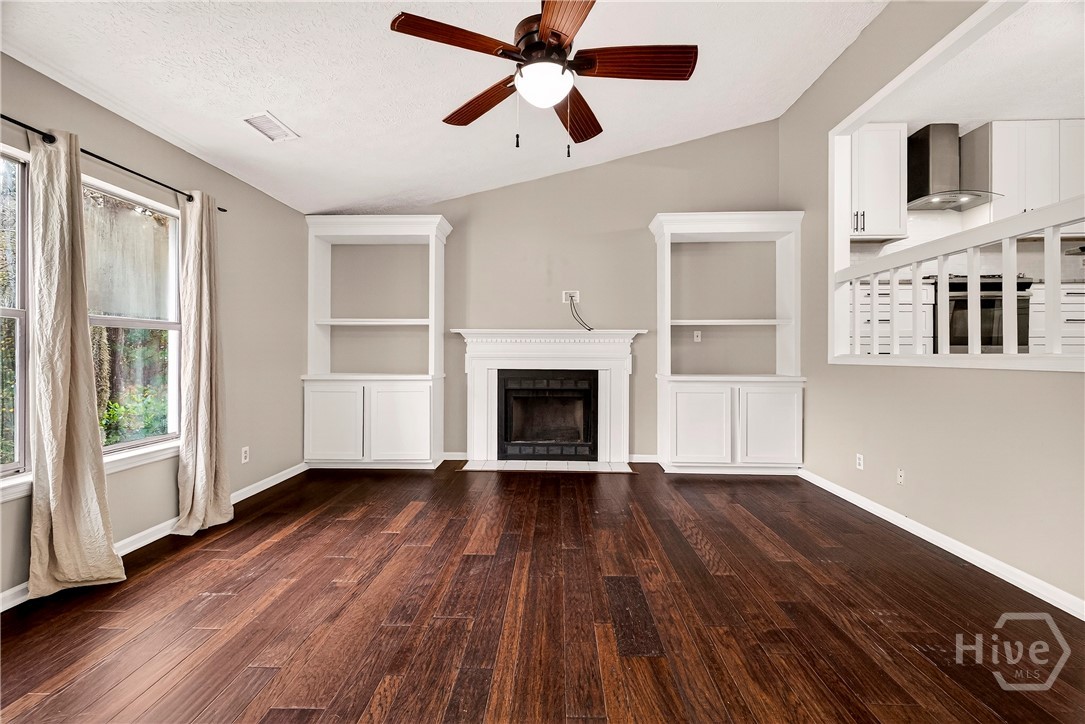 314 Mill Run Road Richmond Hill, GA 31324 - Photo 10 of 72 Living Room