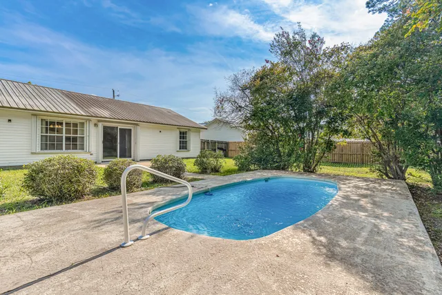 a view of a house with backyard and sitting area