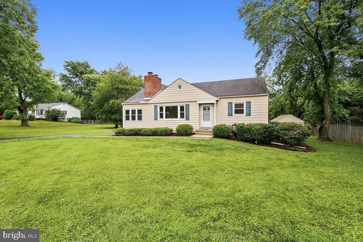 777 Briggs Chaney Road Silver Spring, MD 20905 - Photo 3 of 36