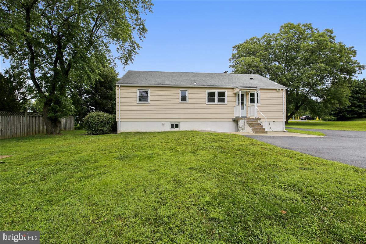 777 Briggs Chaney Road Silver Spring, MD 20905 - Photo 8 of 36