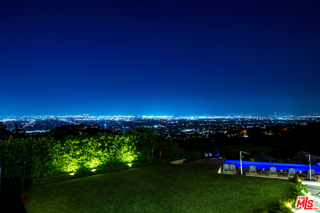 3316 Clerendon Road Beverly Hills, CA 91423 - Photo 2 of 53 a view of a city