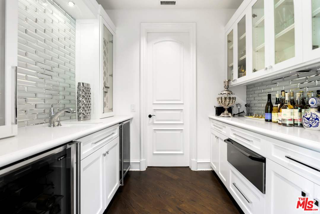 3316 Clerendon Road Beverly Hills, CA 91423 - Photo 24 of 53 a kitchen with a sink cabinets and appliances