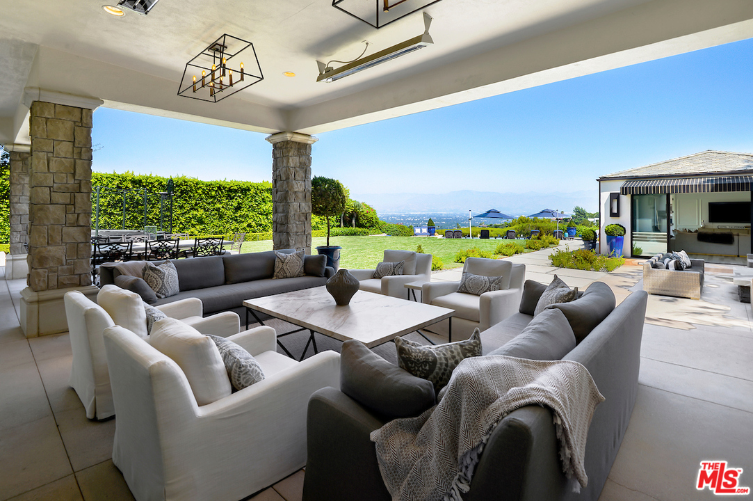 3316 Clerendon Road Beverly Hills, CA 91423 - Photo 4 of 53 a living room with furniture and a large window