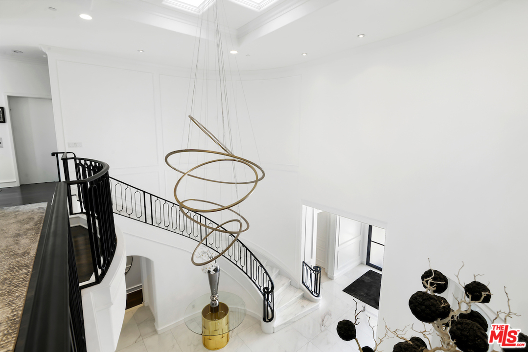 3316 Clerendon Road Beverly Hills, CA 91423 - Photo 32 of 53 a bathroom with a sink and a mirror