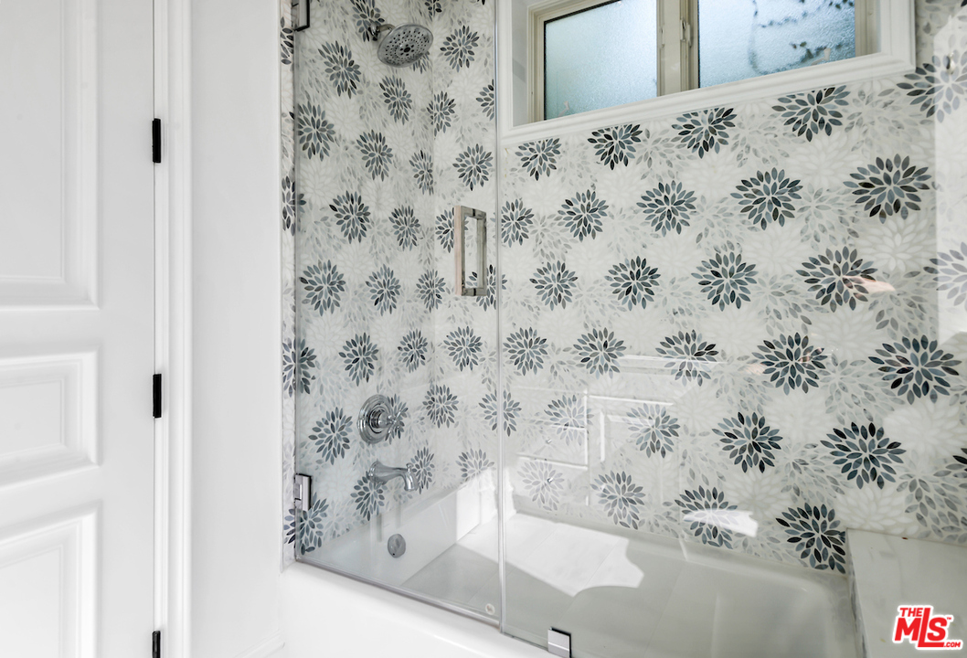 3316 Clerendon Road Beverly Hills, CA 91423 - Photo 37 of 53 a bathroom with a bathtub and shower