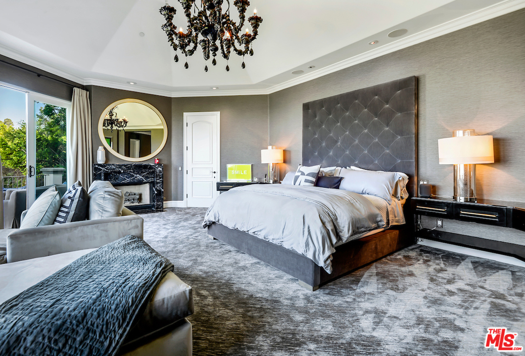 3316 Clerendon Road Beverly Hills, CA 91423 - Photo 39 of 53 a bedroom with bed and a large mirror with the dresser