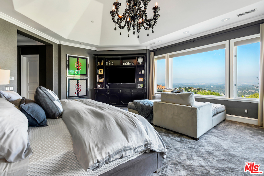 3316 Clerendon Road Beverly Hills, CA 91423 - Photo 40 of 53