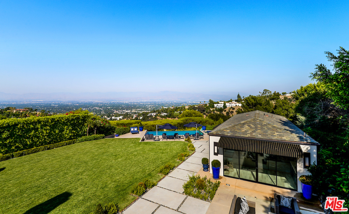 3316 Clerendon Road Beverly Hills, CA 91423 - Photo 6 of 53 a view of a house with a yard