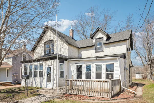 $199,000 | 1015 Stoughton Avenue, Chaska, MN 55318