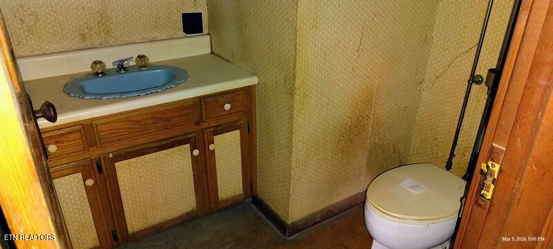 150 Larry Lynch Road Delano, TN 37325 - Photo 10 of 10 half bath