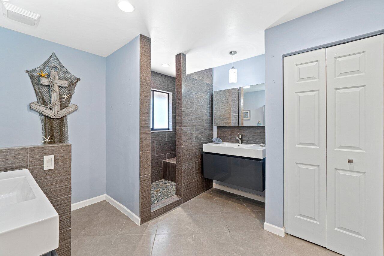 5690 Coach House Circle, Unit G Boca Raton, FL 33486 - Photo 18 of 33 DUAL VANITIES