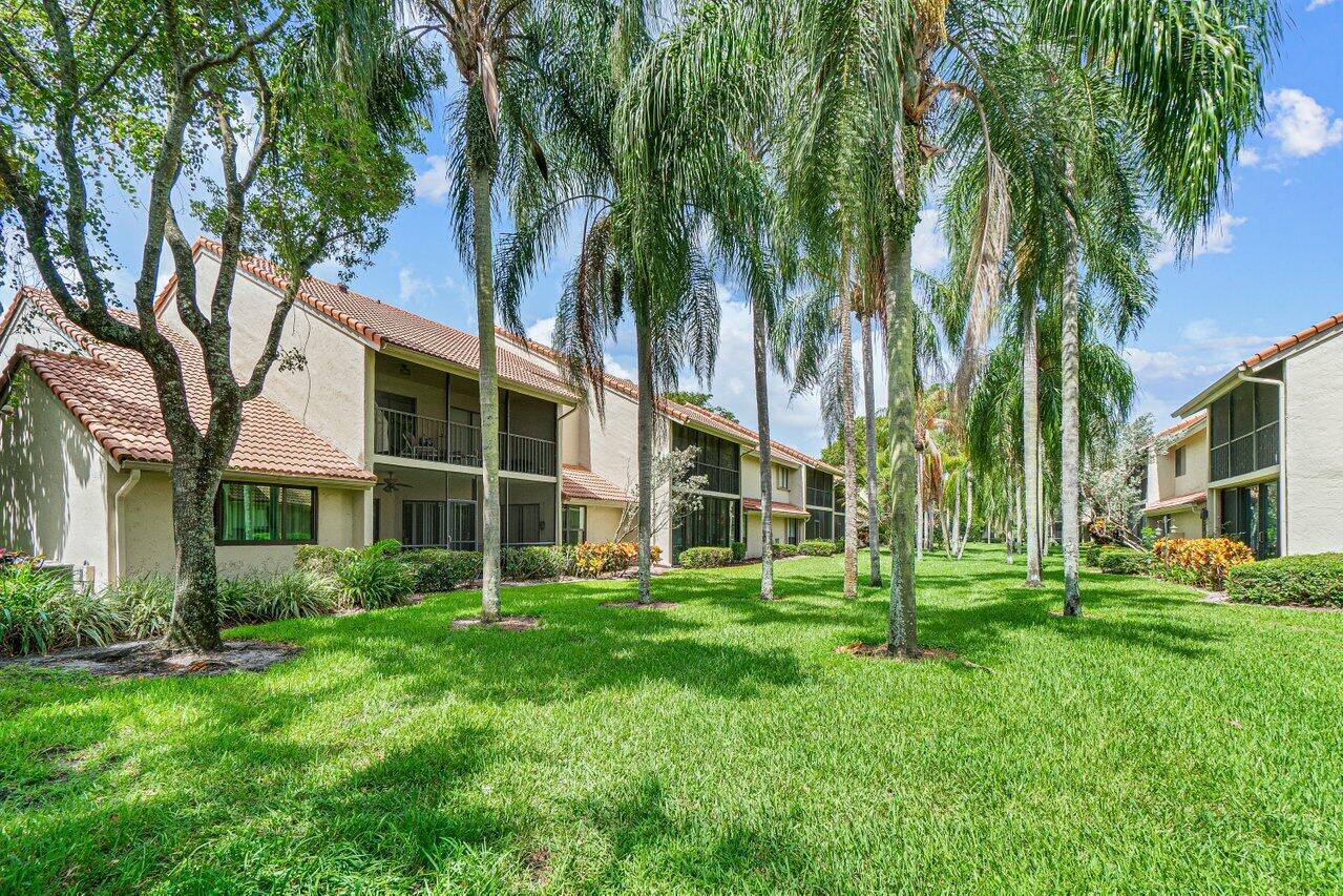 5690 Coach House Circle, Unit G Boca Raton, FL 33486 - Photo 24 of 33 COURTYARD VIEWS