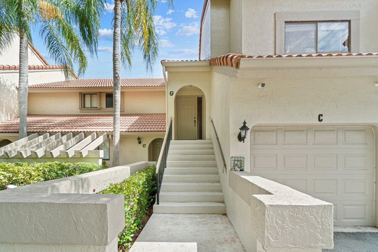 5690 Coach House Circle, Unit G Boca Raton, FL 33486 - Photo 3 of 33 PRIVATE ENTRY AND GARAGE