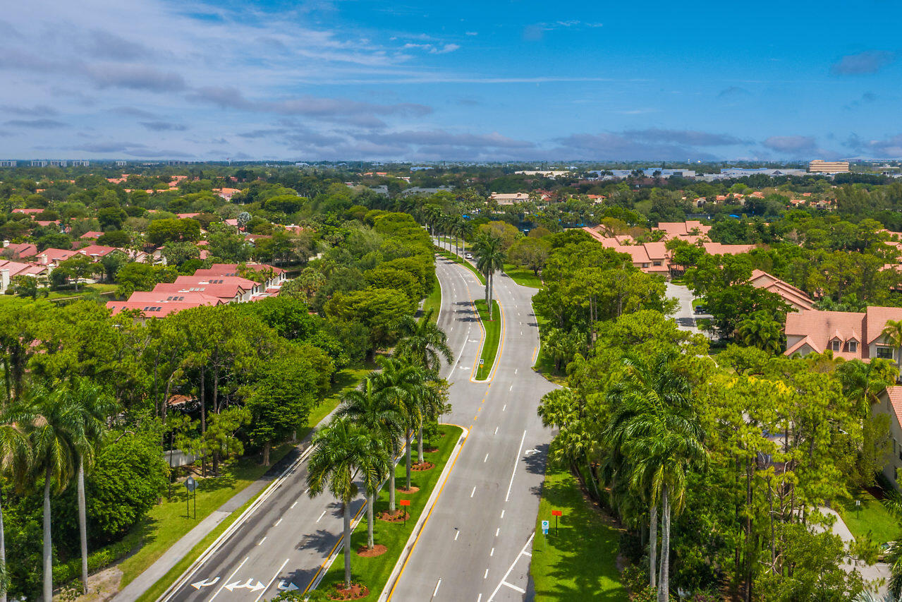 5690 Coach House Circle, Unit G Boca Raton, FL 33486 - Photo 31 of 33 AERIAL